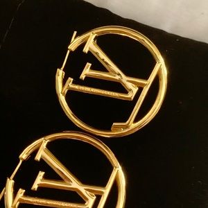 Louis Vuitton Jewelry - New LV GOLD TONE EARRINGS. Louis Vuitton Jewelry - New LV GOLD TONE EARRINGS.